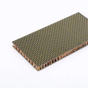 Hiilikuituinen värikäs arkki